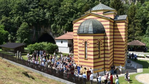 ROĐEN U NEMAČKOJ, ZAMONAŠIO SE U SRBIJI: Jedistven događaj u manastiru Ribnica u Paštriću kod Mionice