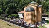 ROĐEN U AUSTRIJI, ZAMONAŠIO SE U SRBIJI: Jedistven događaj u manastiru Ribnica u Paštriću kod Mionice