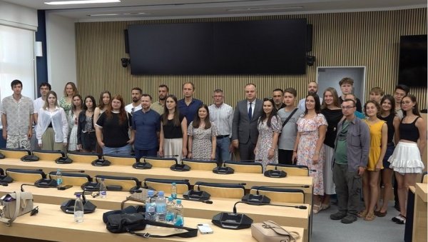 „СРПСКИ ЈЕ ЗНАТИ“: Полазници летње школе српског језика из Европе и Азије у Херцег Новом