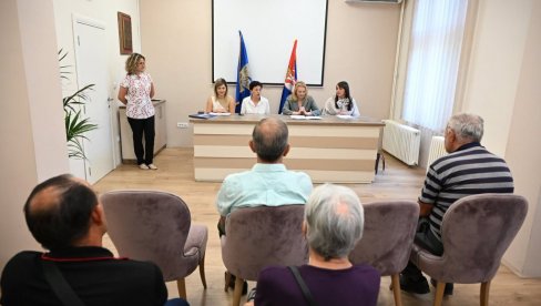 URUČENI UGOVORI U SVILAJNCU: Pomoć izbeglima i raseljenima u građevinskom materijalu