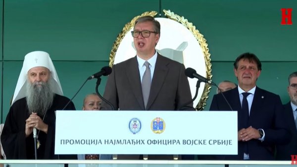 КОСОВО И МЕТОХИЈА ЈЕ ДЕО НАШЕ ЗЕМЉЕ: Вучић поручио војницима да чувају Устав Србије