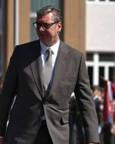 ВУЧИЋ ОФИЦИРИМА И ВОЈНИЦИМА: Данас је Србија снажна пре свега захваљујући вама