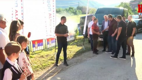 PREDSEDNIK SA NARODOM: Vučić u Drežniku