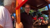ПРЕДСЕДНИК СА НАРОДОМ: Вучић у Дрежнику