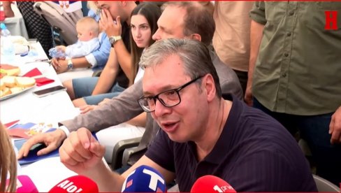 VUČIĆ SA NARODOM U BANOVOM POLJU KOD BOGATIĆA: Za tri dana videćete mašine koje će da nastave da rade (FOTO/VIDEO)
