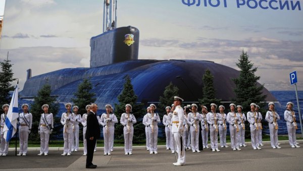 СЕВЕРНИ МОРСКИ ПУТ ЧУВАЈУ РУСКЕ ПОДМОРНИЦЕ Путин: Друге државе покушавају да му приђу, али ми смо спремни
