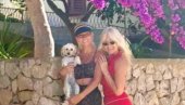 Slavica Rokvić u crvenom miniću (62) - u društvu sestre (FOTO)