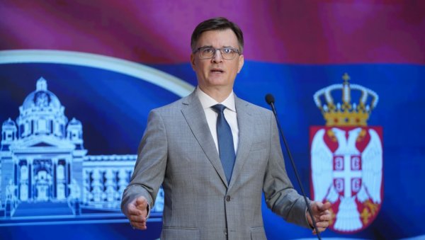 ЈОВАНОВ РАЗОБЛИЧИО ОПОЗИЦИЈУ: У сали тек десетак њих, а 62 је захетвало седницу (ФОТО)
