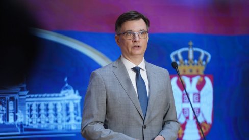 SIROMA, ČITA ONO ŠTO JE VEĆ REŠENO! Jovanov ismejao nesposobnu opoziciju: Dok vi čitate bajke, Vučić je problem već rešio!