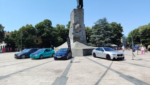 POMOĆ ZA HRABRU MIU: Humanitarni auto skup u centru Kraljeva