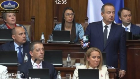 ŠAMAR ISTINE BLOKADERIMA: Dačić pustio u Skupštini kako se zaista čuje zvučni top (VIDEO)