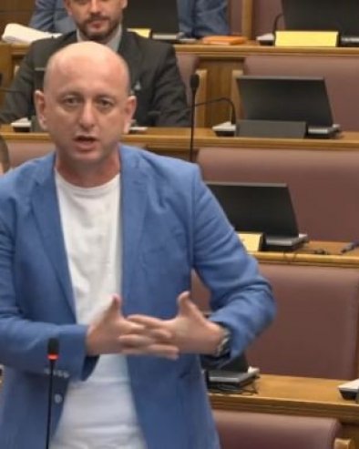 ЛАЖОВ И БИТАНГА - ОПШТИ ХАОС У ЦРНОГОРСКОМ ПАРЛАМЕНТУ: Прекинута седница због жестоког окршаја Кнежевића и Шарановића