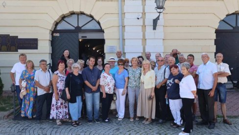 PRVA STANICA MUZEJ GRADA: Novosadski penzioneri dobili besplatne posete ustanovama kulture