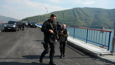 IZMIŠLJAJU ZLOČINE DA SRBE ZASTRAŠE: Udar Prištine na naš narod na KiM, u Ibarskom Kolašinu privedena petorica