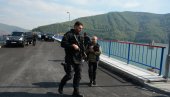 IZMIŠLJAJU ZLOČINE DA SRBE ZASTRAŠE: Udar Prištine na naš narod na KiM, u Ibarskom Kolašinu privedena petorica