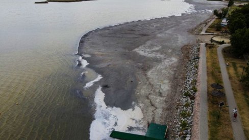 КРИЗА У КОМШИЛУКУ: Суша погодила чак 74 одсто земље, проглашено вандредно стање