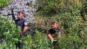 НАСТАВЉА СЕ КУРТИЈЕВ ТЕРОР: Ексклузивне фотографије шиптарских снајпериста код манастира Светих архангела код Призрена (ФОТО)