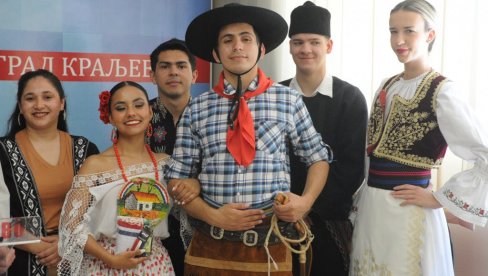 IGRA SPAJA LJUDE: Folklorci iz Paragvaja, Bugarske, Portugala i Kipra u Kraljevu