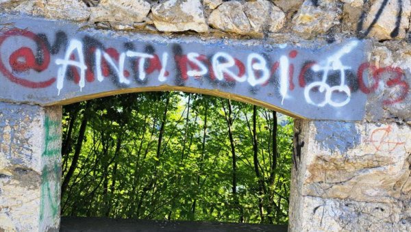 СКАНДАЛ У ЗВОРНИКУ: На зидинама Ђурђев града осванули графити мржње против Срба и ратна застава тзв. армије РБиХ (ФОТО)
