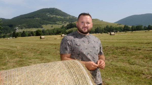 РАЈКО ЈЕ ПРАВНИК И УЗОРАН СТОЧАР: У родну Лику отишао чим је дипломирао, а касније вратио и трактор на ком је са породицом избегао у Олуји