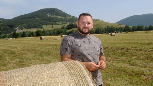 RAJKO JE PRAVNIK I UZORAN STOČAR: U rodnu Liku otišao čim je diplomirao, a kasnije vratio i traktor na kom je sa porodicom izbegao u Oluji