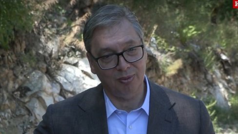 ВУЧИЋ ОДУШЕВЉЕН СТАКЛЕНИМ ВИДИКОВЦЕМ! Ово је нешто величанствено, тешко да постоји лепши поглед!