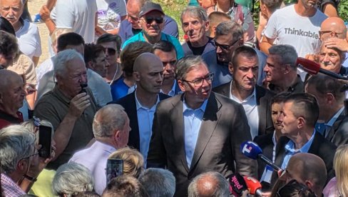 VUČIĆ NA KABLARU Predsednik na otvaranju staklenog vidikovca: Na 132 tone je testiran (VIDEO)