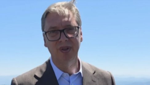 VUČIĆ OBJAVIO SNIMAK SA STAKLENOG VIDIKOVCA NA KABLARU: Kad tako jedinstveni i ujedinjeni radimo onda mnogo toga ostavljamo iza sebe