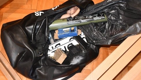 U STANU SKRIVALI I SNAJPER: Akcija policije u Herceg Novom, zaplenjeno oružje, uhapšene četiri osobe (FOTO)