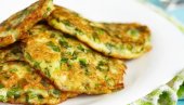 GRČKE PLJESKAVICE OD TIKVICA: Hrskave spolja, mekane iznutra,a gotove za manje od 20 minuta (RECEPT)