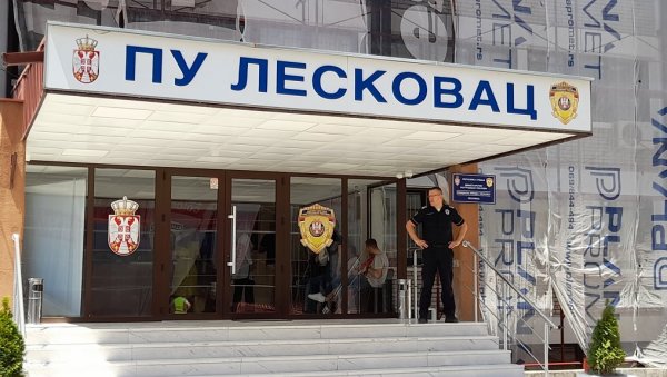 ВОЗИЛОМ УДАРИО КОМУНАЛНОГ МИЛИЦАЈЦА: Инцидент у Лесковцу, мушкарац признао кривицу и пристао на казну затвора