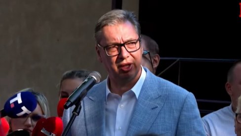 VUČIĆ U OPŠTINI KNJAŽEVAC: Predsednik Srbije obišao mobilnu ambulantu u selu Vasilj i najavio razgovor s Putinom