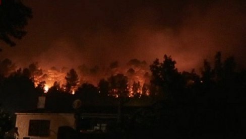 КРАЛИ ИЗ ОПУСТОШЕНИХ ДОМОВА: Велика акција француске полиције у регионима захваћеним пожарима