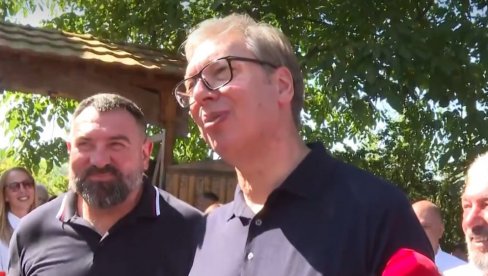 VUČIĆ NA JUGOSITOKU SRBIJE: Predsednik u poseti selu Temska (VIDEO)