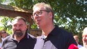 VUČIĆ NA JUGOSITOKU SRBIJE: Predsednik u poseti selu Temska (VIDEO)