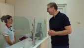 PREDSEDNIK OBIŠAO APOTEKU U KALNI: Važno je da građani, gde god da žive, imaju podjednako dostupnu terapiju (VIDEO)